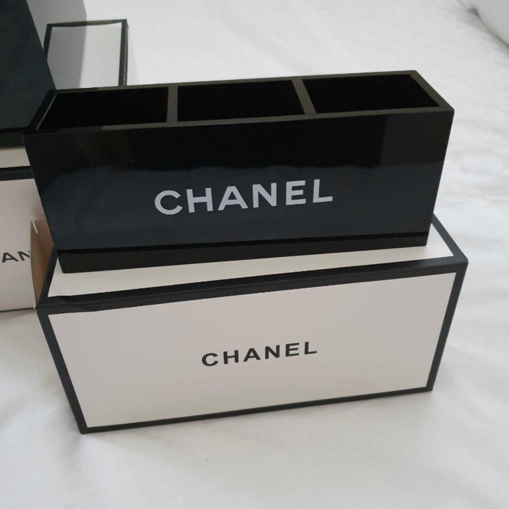 NIB Chanel Beauty Acrylic holder for brushes. Includes holder only.